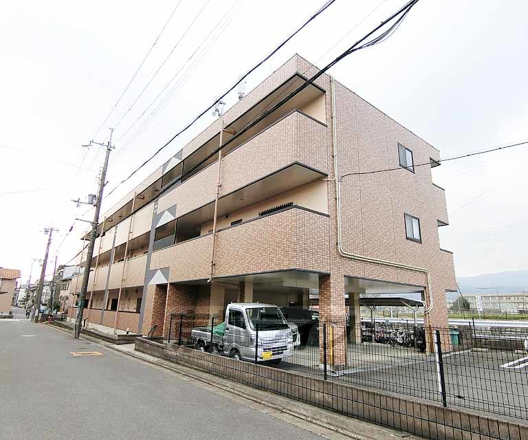 長岡京市西の京のマンションの建物外観