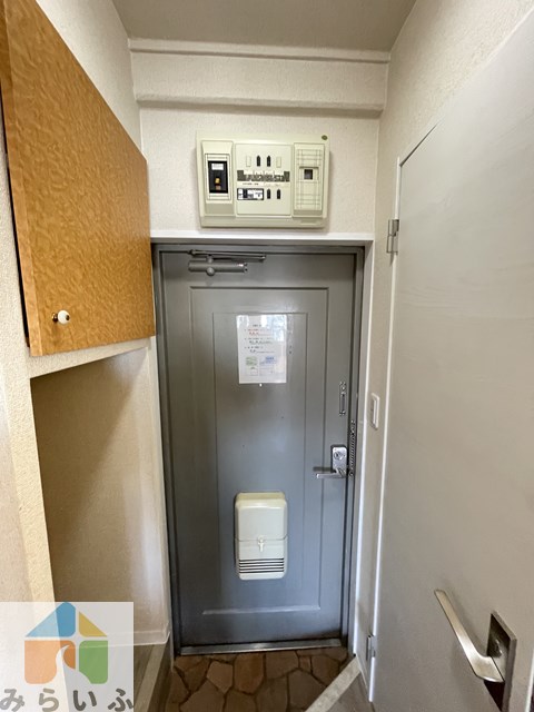 【名古屋市千種区千種のマンションの玄関】