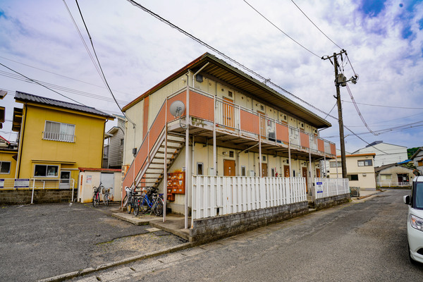 岡山市東区藤井のアパートの建物外観