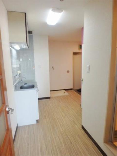 洗面設備　玄関前も広い