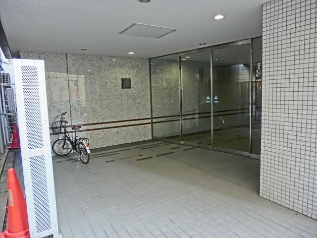 その他共有部分　重厚感あるエントランス