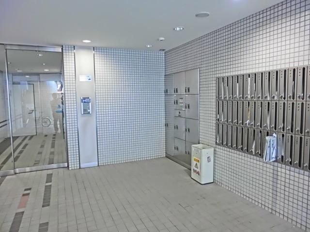 エントランス　便利な宅配ＢＯＸ完備
