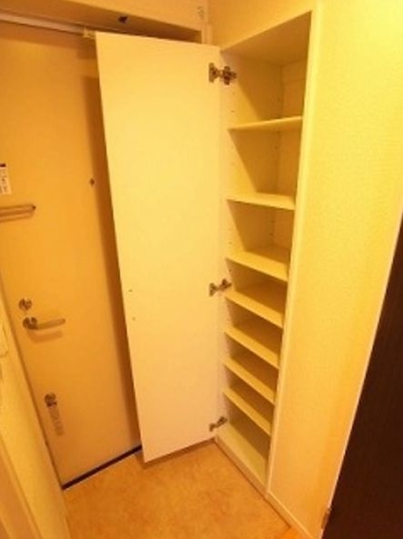 玄関　大きめのシューズボックス完備してます。