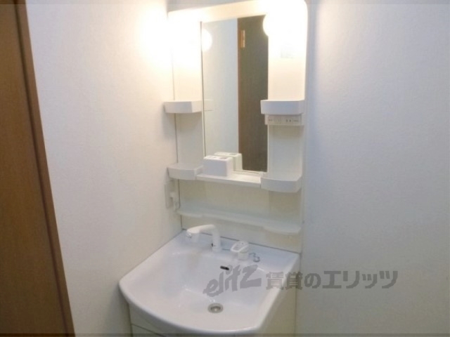 洗面設備　独立洗面台です・