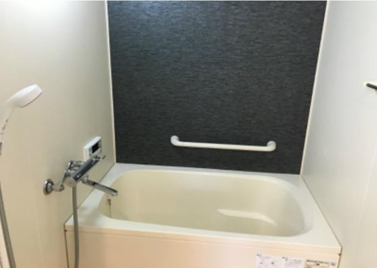 バス・シャワールーム　手すりついてます