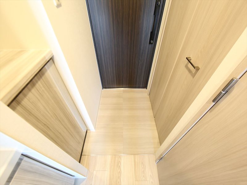 玄関　玄関　シューズボックス付（収納充実してます）