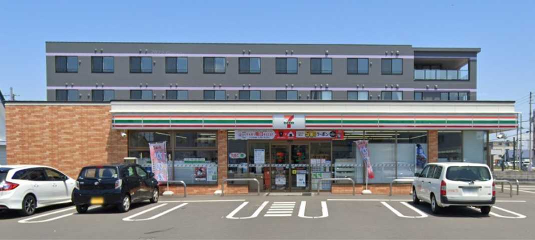 コンビニ　セブン－イレブン恵庭駅前店（コンビニ）まで526m