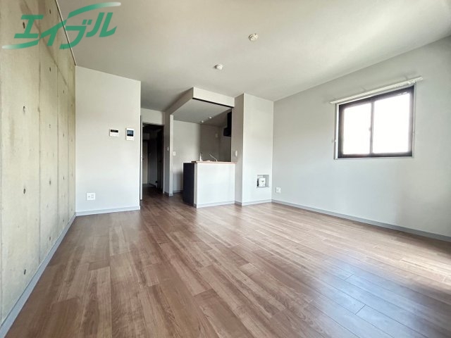 居室・リビング　同物件同型タイプ