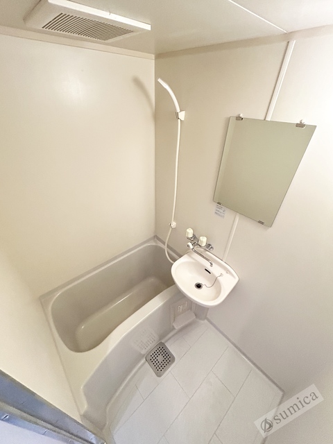 バス・シャワールーム　ちょうど良いサイズ。お掃除もラクラクです。