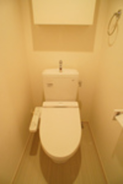 トイレ　温水洗浄機能付きトイレです☆