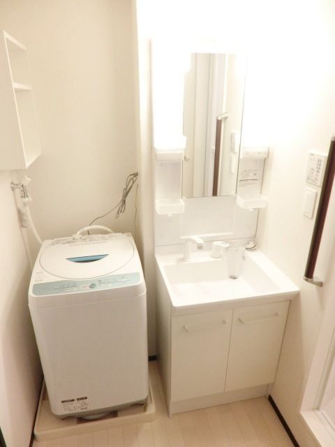 洗面設備　毎日使う独立洗面台です。