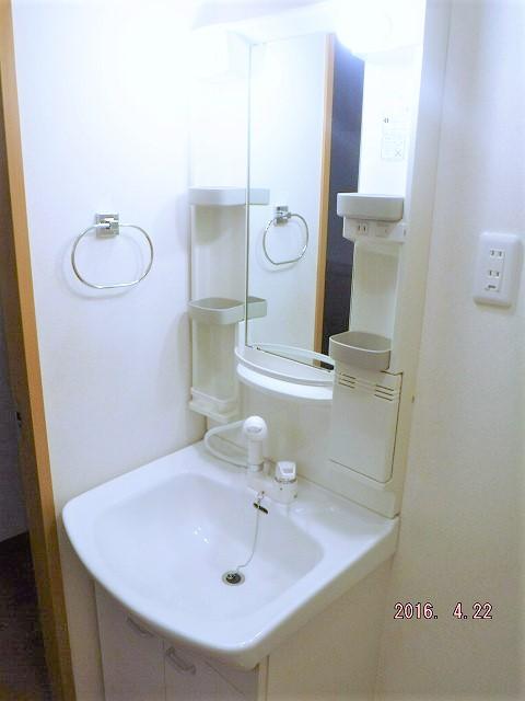 洗面設備　コンパクトで使いやすい洗面所