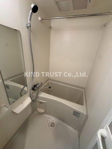 バス・シャワールーム　コンパクトで使いやすいお風呂です