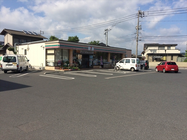 コンビニ　セブンイレブン（コンビニ）まで853m