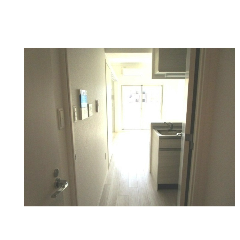 玄関　玄関を一歩入ると・・・こんな感じです。