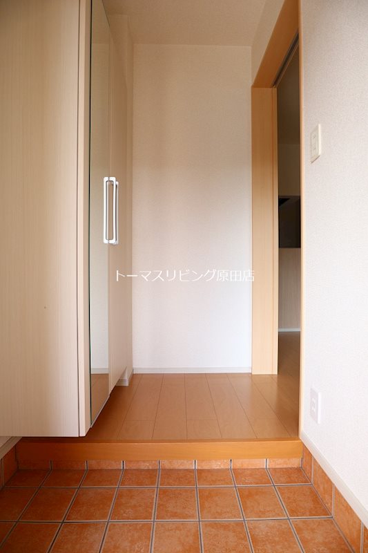 玄関　・同型参考写真