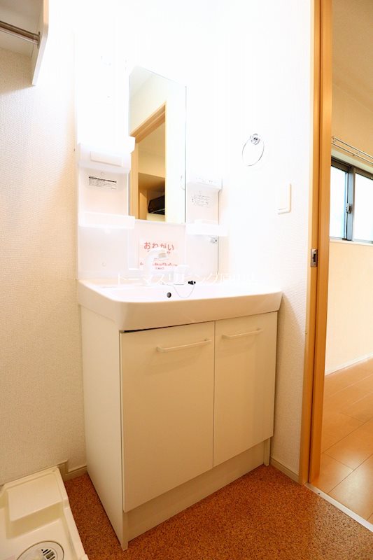 洗面設備　・同型参考写真