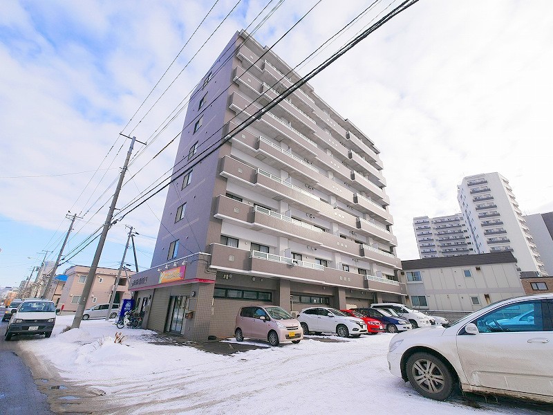 建物外観　トリプルアクセス可能な便利な立地です♪
