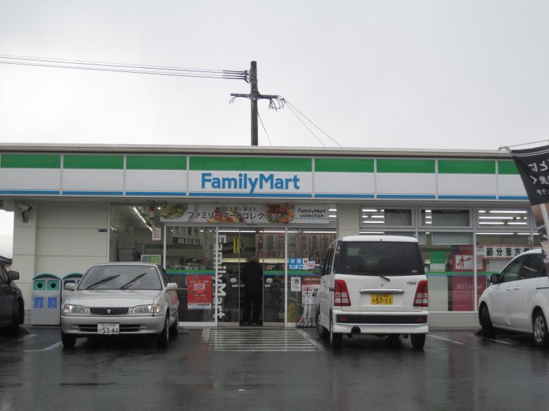 コンビニ　ファミリーマート小倉葛原本町六丁目店（コンビニ）まで801m