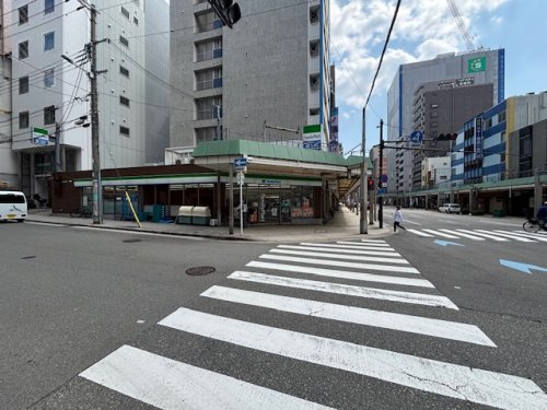 コンビニ　ファミリーマート 内久宝寺町四丁目店（コンビニ）まで124m