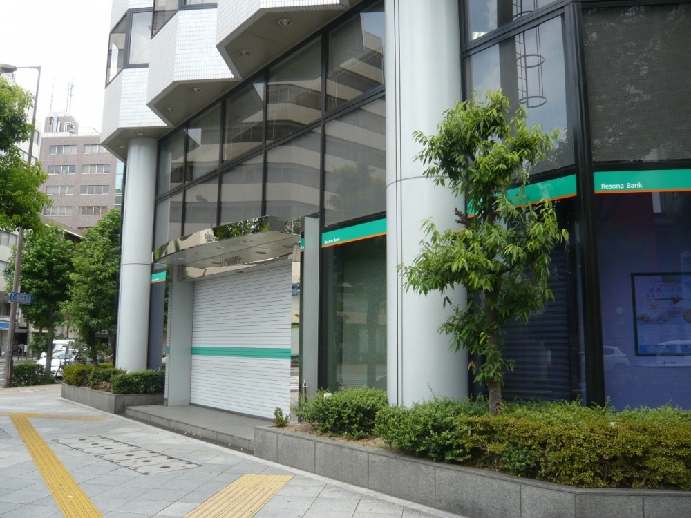 銀行　りそな銀行（南森町支店）（銀行）まで506m