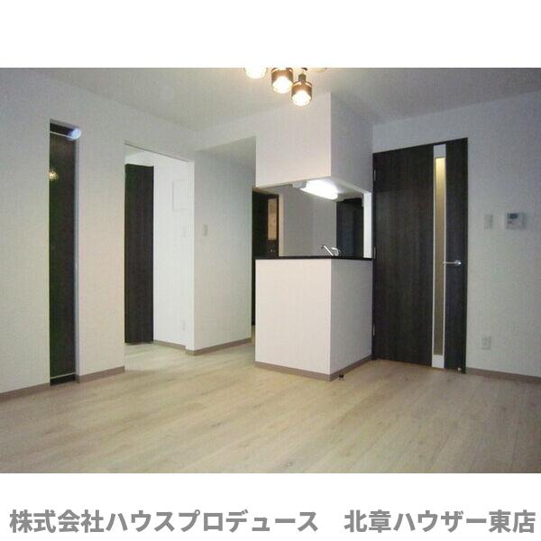 居室・リビング　こちらの居間で趣味の時間をお楽しみください