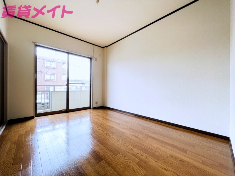 居室・リビング　同物件別部屋写真