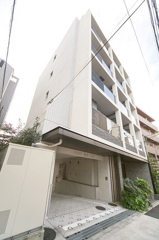 建物外観　鉄筋コンクリート造・総戸数は50戸です。
