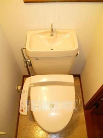 西鉄天神大牟田線 大橋駅 徒歩21分 8階建 築30年のトイレ写真