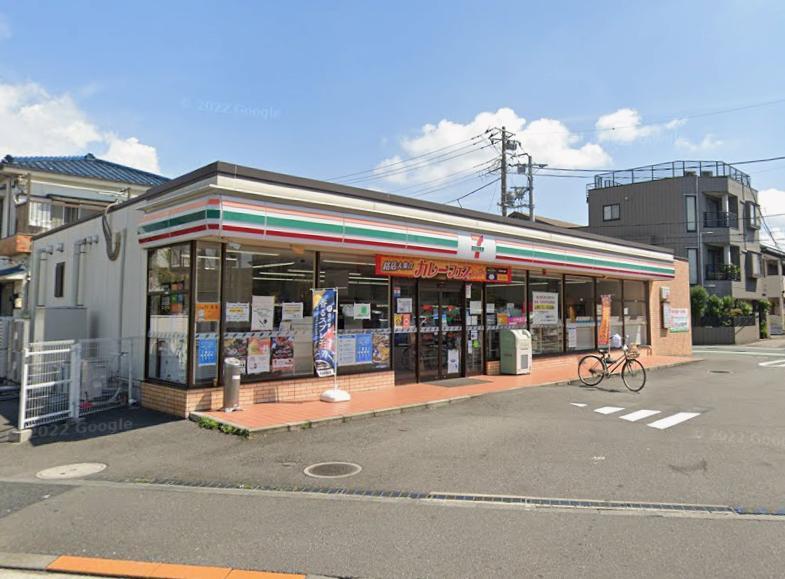 コンビニ　セブンイレブン（コンビニ）まで218m