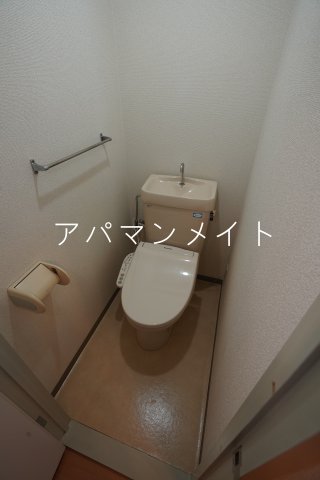 ＪＲ東海道本線 戸塚駅 徒歩5分 4階建 築35年のトイレ写真
