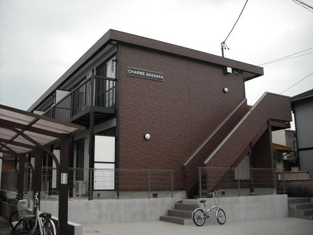 名古屋市千種区赤坂町のマンションの建物外観