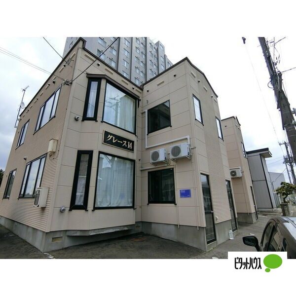 札幌市西区発寒十四条のアパートの建物外観