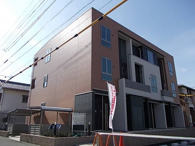静岡市清水区北脇のアパートの建物外観