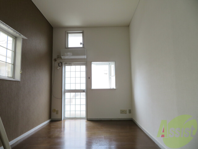 居室・リビング　こちらはリビングです。明るくていいですね。