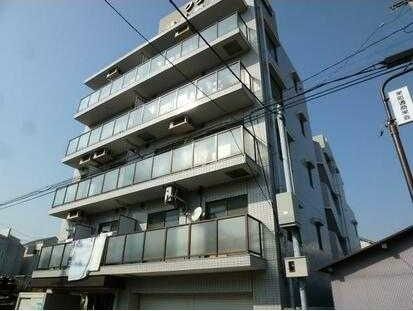 横浜市鶴見区栄町通のアパートの建物外観