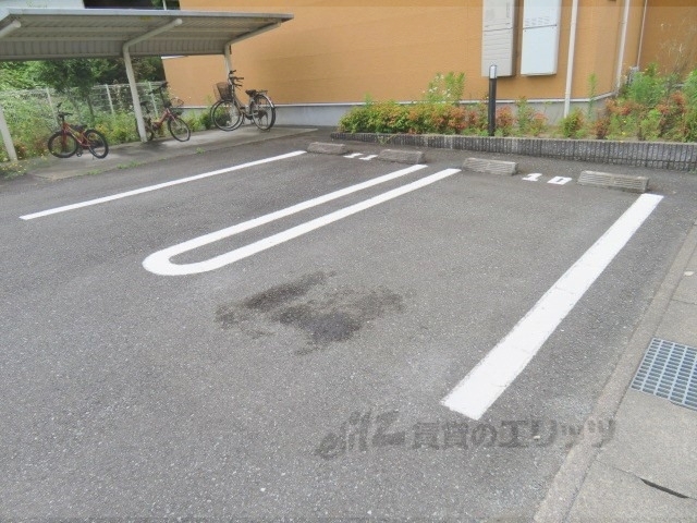 【丹波市市島町上田のアパートの駐車場】