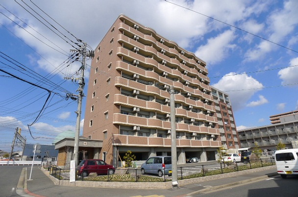 【北九州市八幡西区陣原のマンションの建物外観】