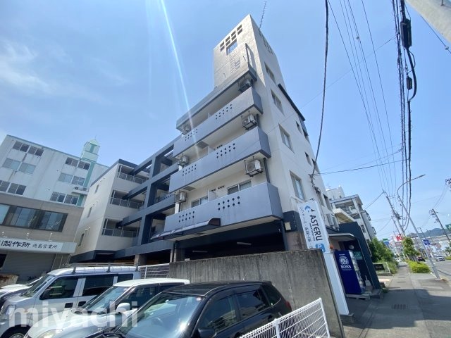 徳島市山城西のマンションの建物外観