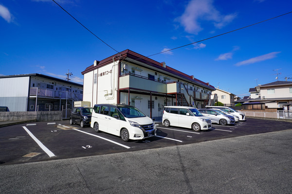 岡山市中区八幡のアパートの建物外観