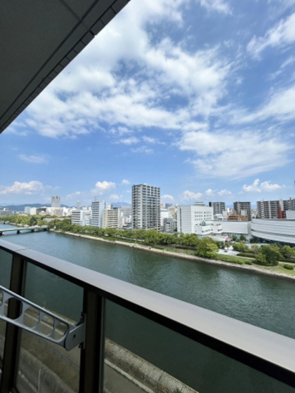 【広島市中区河原町のマンションのバルコニー】