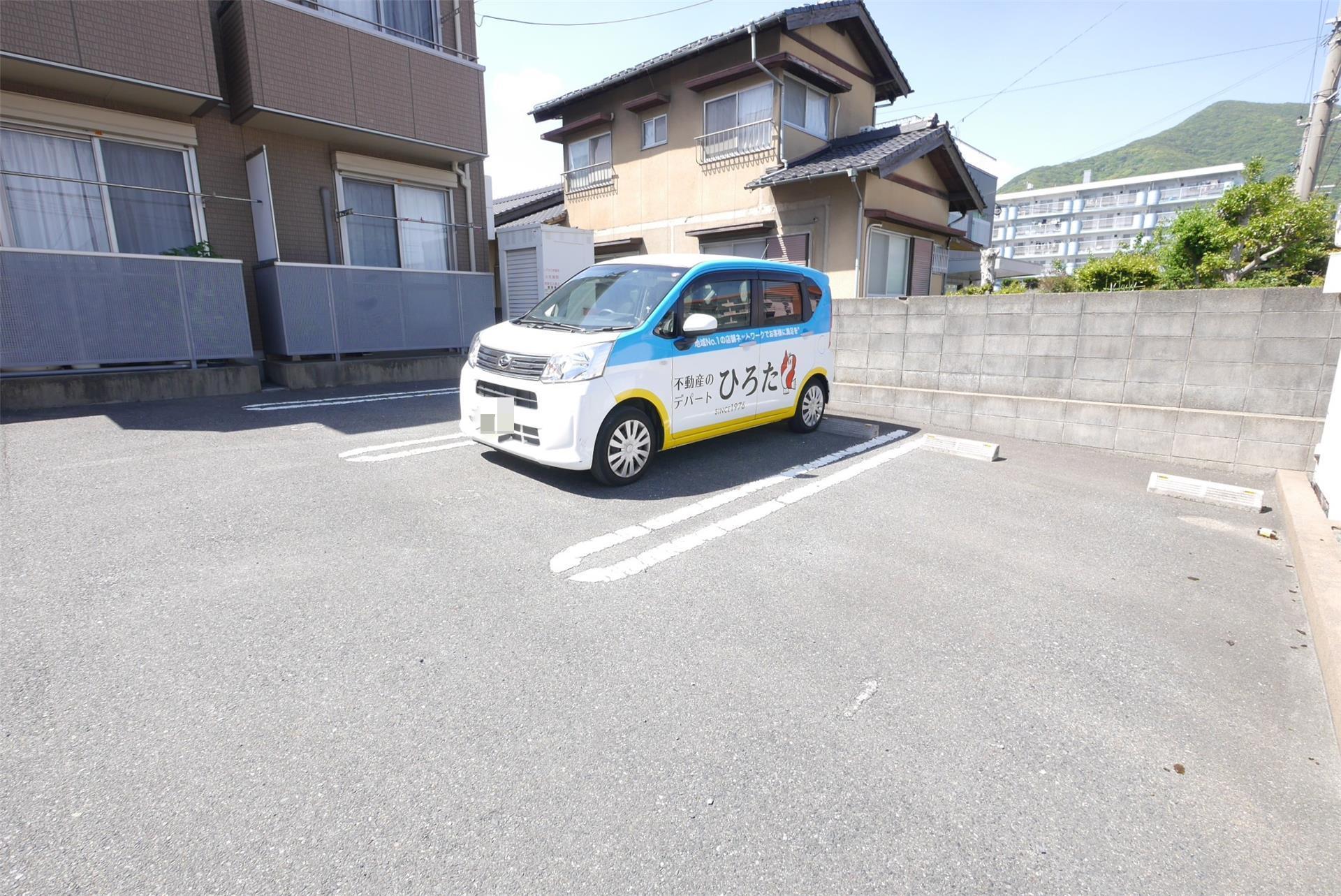 【グレースメゾンの駐車場】