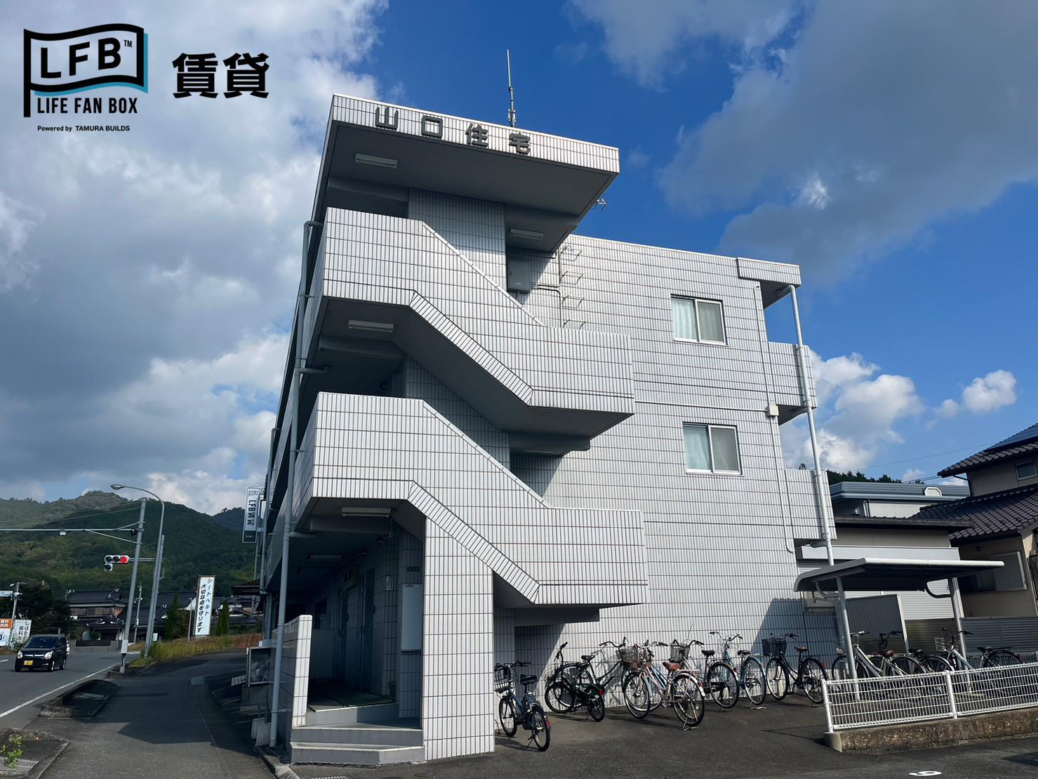 【山口住宅マンションのエントランス】