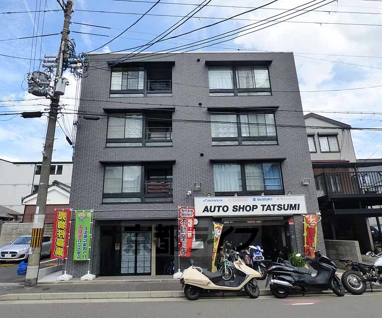 京都市上京区新白水丸町のマンションの建物外観