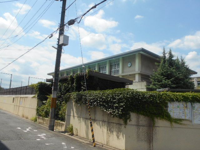 【京都市右京区西院高田町のマンションの中学校】