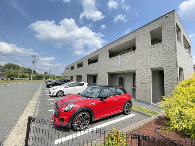 【流山市おおたかの森北のアパートの駐車場】