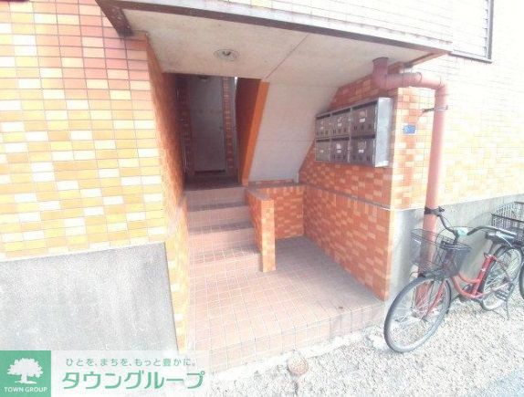 【市川市関ケ島のマンションのエントランス】