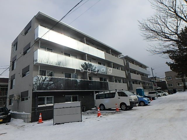 札幌市白石区東札幌一条のマンションの建物外観