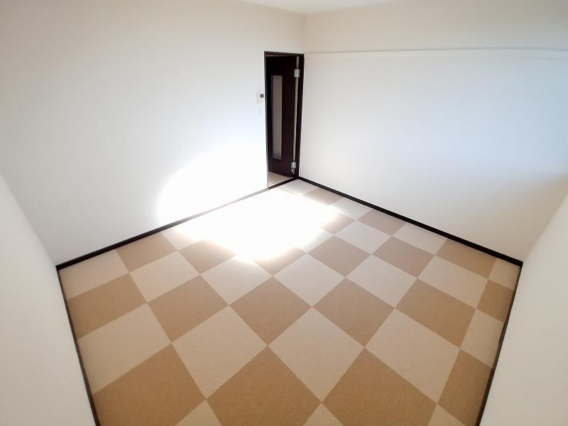 その他部屋・スペース　居室：1階フローリング、2階カーペット