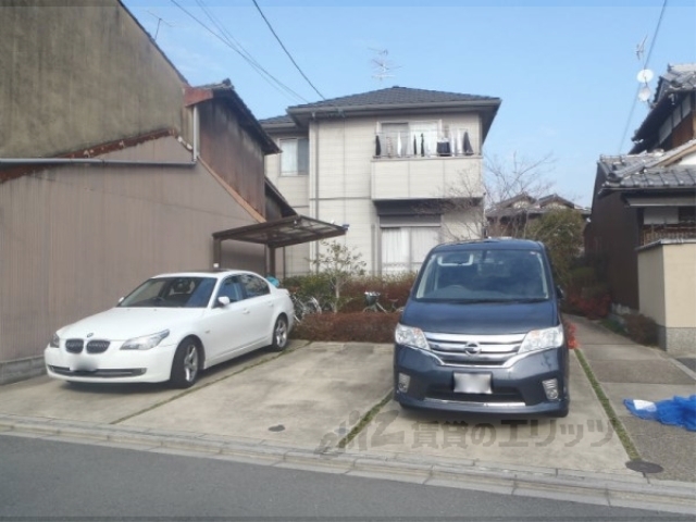 【シャーメゾン鞍馬口の駐車場】